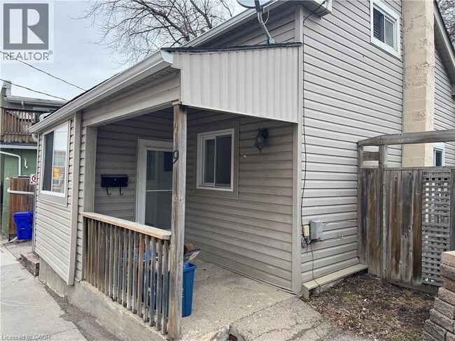 9 Adam St in Cambridge, ON - Building Photo - Building Photo