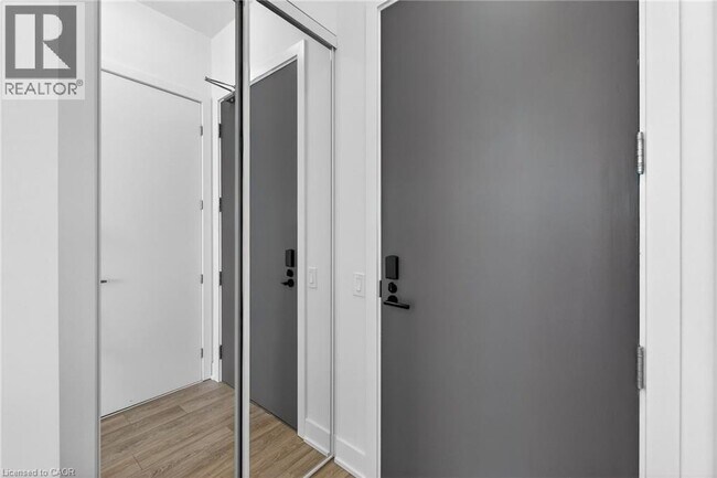 2088 James St in Burlington, ON - Building Photo - Building Photo