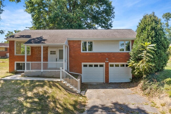 property at 204 Hwy View Dr