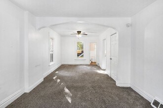 1440 E Oakland Ave in Lansing, MI - Building Photo - Building Photo
