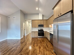 527 N Springfield Ave, Unit SF in Chicago, IL - Foto de edificio - Building Photo