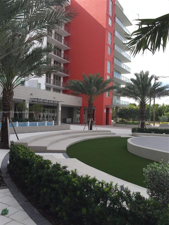 7825 NW 107th Ave, Unit 721 in Doral, FL - Building Photo