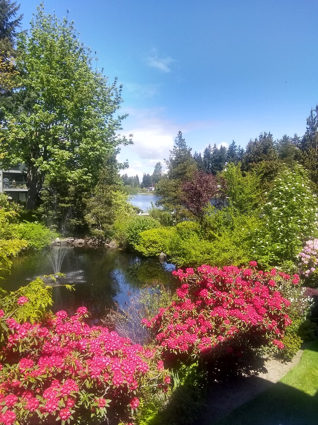 property at 19414 Aurora Ave N