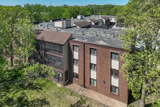 1340 9th Ave S in St. Cloud, MN - Building Photo - Building Photo