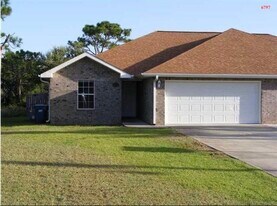 6797 Water Street in Navarre, FL - Building Photo