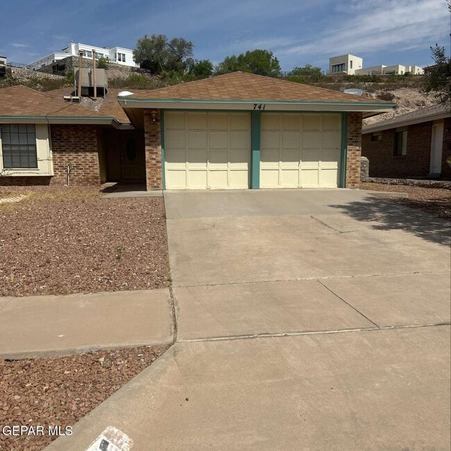 property at 741 Villa Vanessa Dr