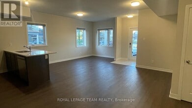 914 Lillian Freiman Private in Ottawa, ON - Building Photo - Building Photo