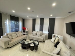 2181 NE 171 St in North Miami Beach, FL - Building Photo - Building Photo