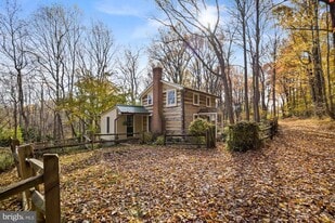 41788 Stumptown Rd in Leesburg, VA - Building Photo