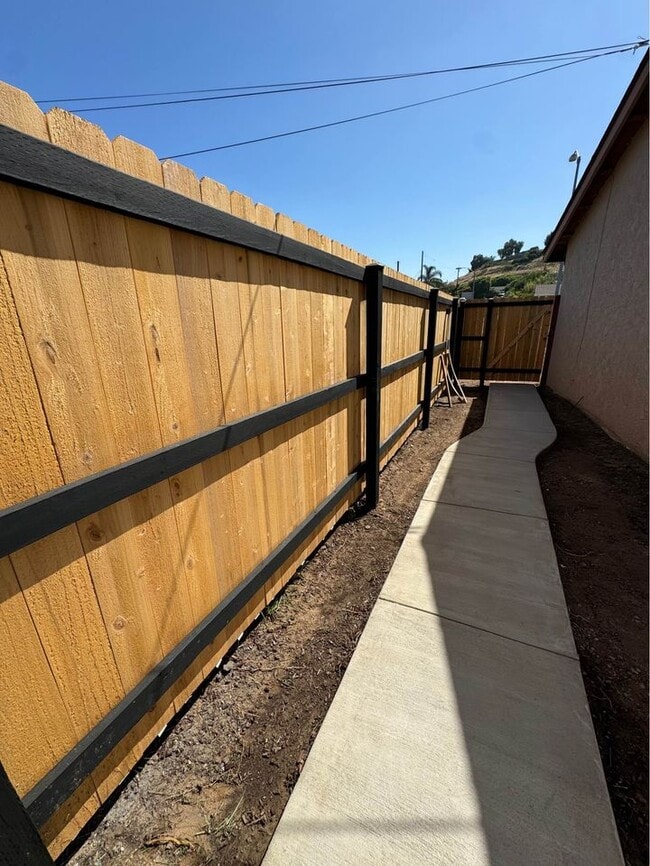 268 Meadowbrook Dr, Unit ADU Studio in San Diego, CA - Foto de edificio - Building Photo