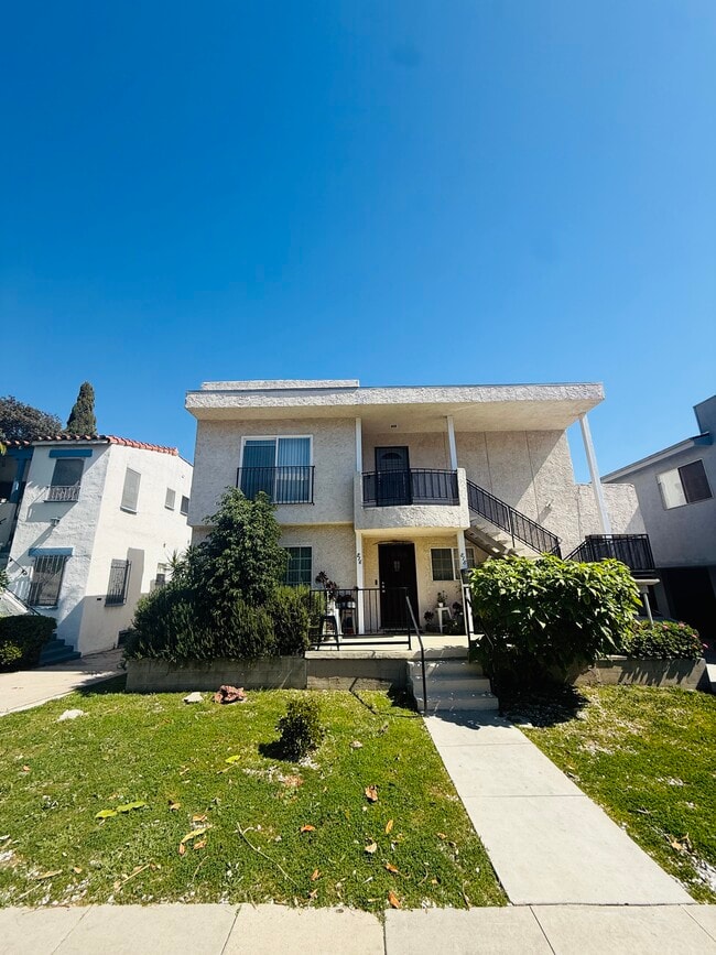 818 Shenandoah St, Unit 818 in Los Angeles, CA - Foto de edificio - Building Photo