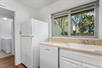 1131 Vía Alamosa in Alameda, CA - Building Photo - Building Photo