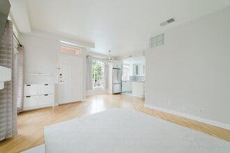 3547 Cameo Dr in Oceanside, CA - Foto de edificio - Building Photo
