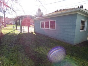 822 E 7th St in Port Angeles, WA - Building Photo - Building Photo