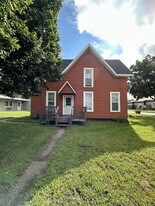 838 Menomonie St in Eau Claire, WI - Building Photo