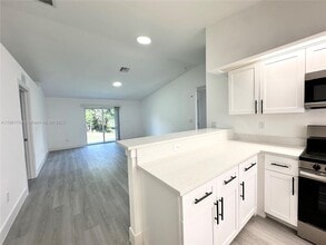 6018 Lacota Ave in Ft. Myers, FL - Building Photo - Building Photo