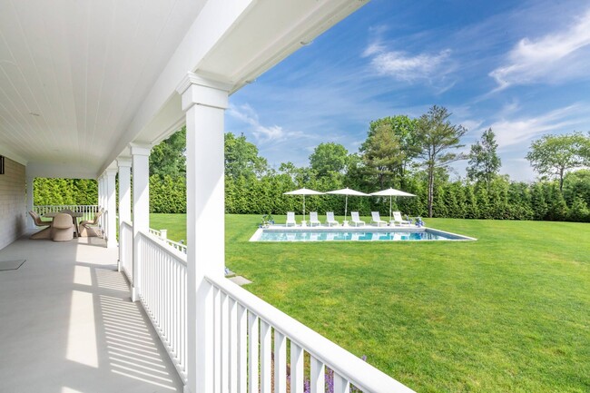 10 Little Cobb Rd in Water Mill, NY - Building Photo - Building Photo