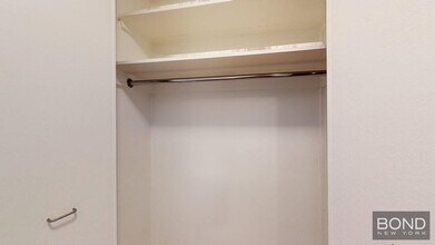 333 E 49th St in New York, NY - Building Photo - Building Photo