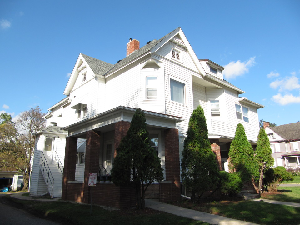 Broadway Apartments in Owatonna, MN - Building Photo