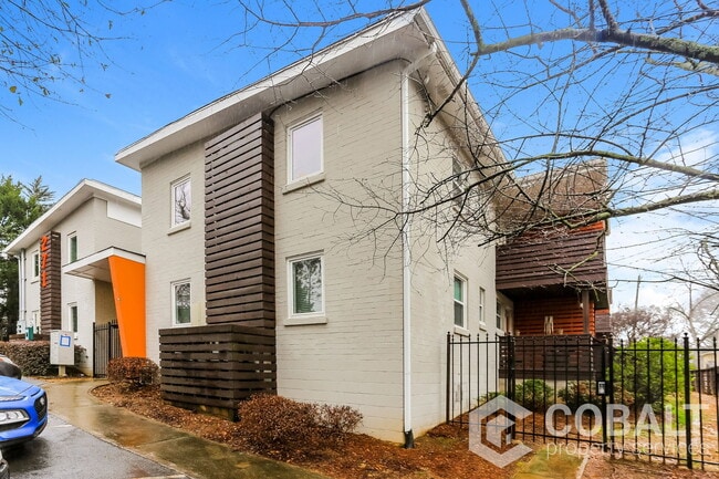 property at 271 Glen Iris Dr NE