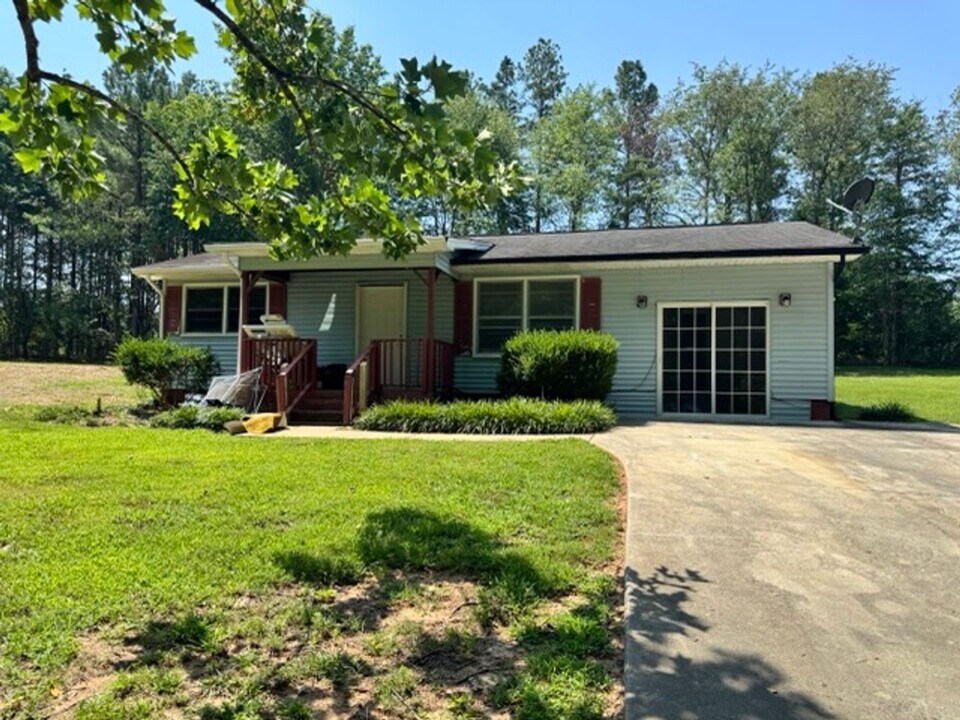 6005 Leo Dr in Shelby, NC - Building Photo
