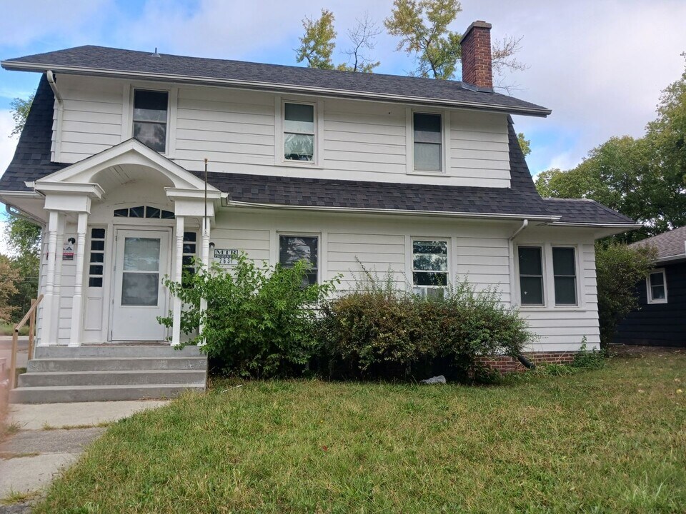 2631 Knapp St in Ames, IA - Building Photo