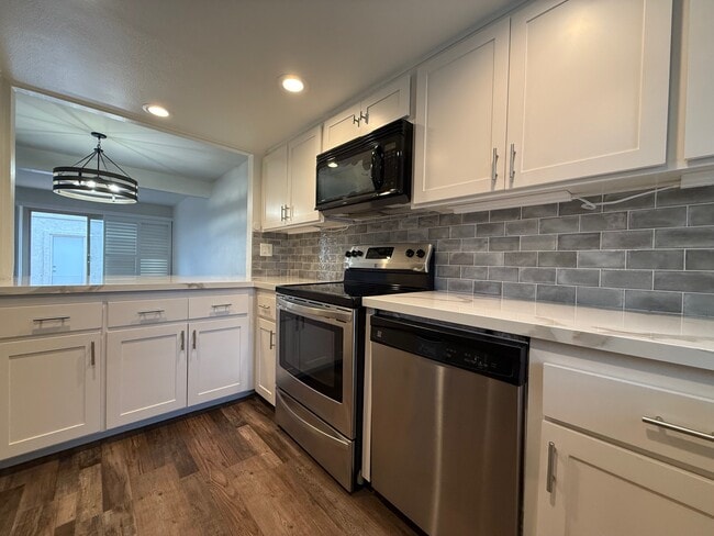 6917 Pear Tree Dr in Carlsbad, CA - Building Photo - Building Photo