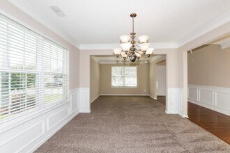 10625 Haddington Dr in Charlotte, NC - Foto de edificio - Building Photo