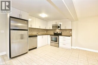 25 Endfield Ave in Hamilton, ON - Building Photo - Building Photo