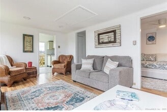 18 Thompson Ln in Old Saybrook, CT - Foto de edificio - Building Photo