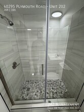 40295 Plymouth Rd in Plymouth, MI - Foto de edificio - Building Photo