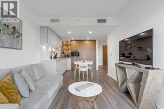 210 E 5th Ave in Vancouver, BC - Building Photo - Building Photo