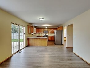 8058 W Rosebury Dr in Frankfort, IL - Building Photo - Building Photo