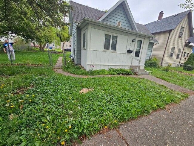 property at 1612 W 8th St