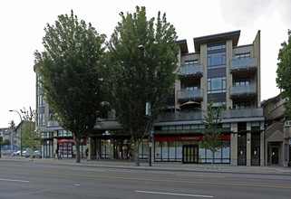 4303-4307 Hastings St in Burnaby, BC - Building Photo - Building Photo