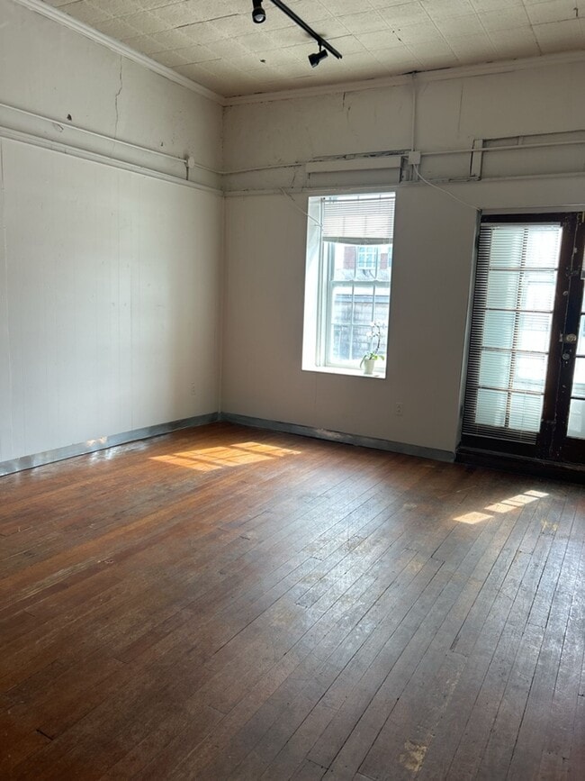 property at 736 Massachusetts St