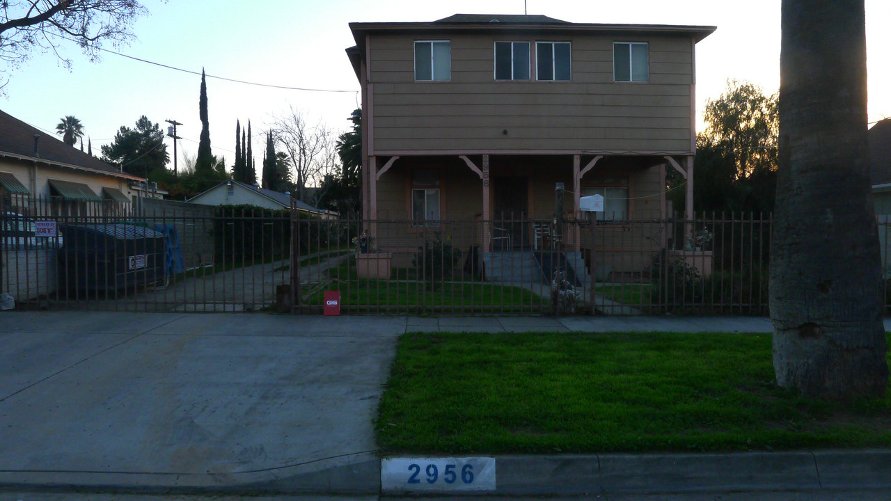 2956 6th St in Riverside, CA - Building Photo