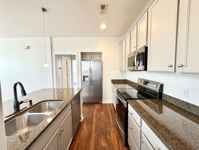 546 Oakland Ave in Charlotte, NC - Building Photo - Building Photo