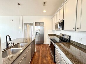 546 Oakland Ave in Charlotte, NC - Building Photo - Building Photo