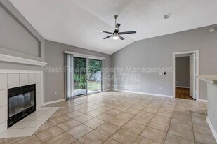 9642 Pritmore Rd E in Jacksonville, FL - Building Photo