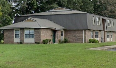 626 N State Hwy 103 in Slocomb, AL - Foto de edificio - Building Photo