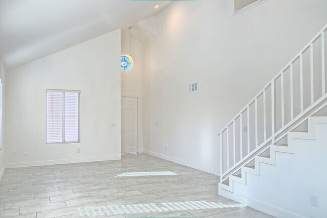 73969 Olive Ct in Palm Desert, CA - Foto de edificio - Building Photo