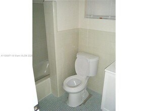 107 Allen Rd in West Park, FL - Building Photo - Building Photo