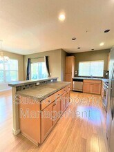 626 NE Newstead Ln in Hillsboro, OR - Building Photo - Building Photo