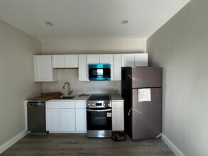 56 Sachem St, Unit 2 in Lynn, MA - Foto de edificio - Building Photo