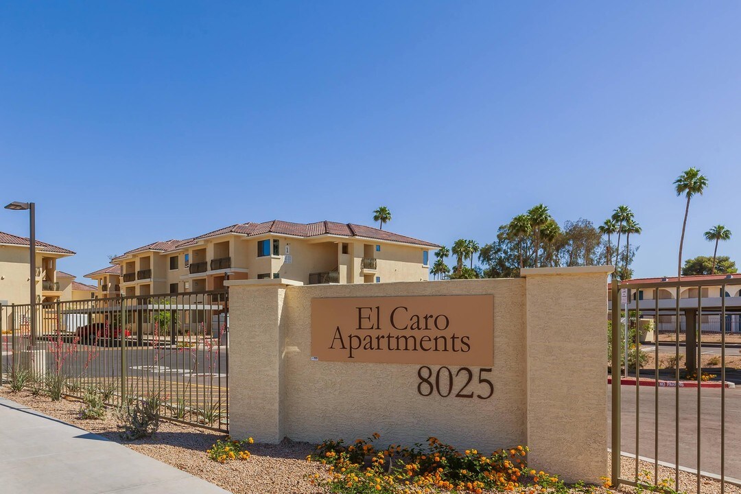 El Caro Senior Residences in Phoenix, AZ - Foto de edificio