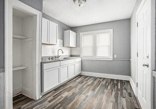 16224 Kentucky St, Unit Top 2 in Detroit, MI - Foto de edificio - Building Photo