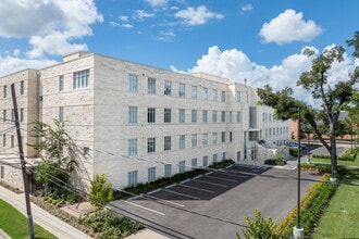 St. Elizabeth Place in Houston, TX - Foto de edificio - Primary Photo