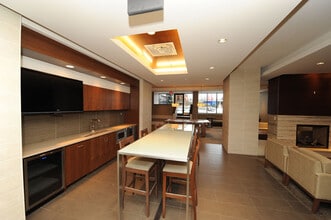 222 Riverfront Ave SW in Calgary, AB - Building Photo - Building Photo