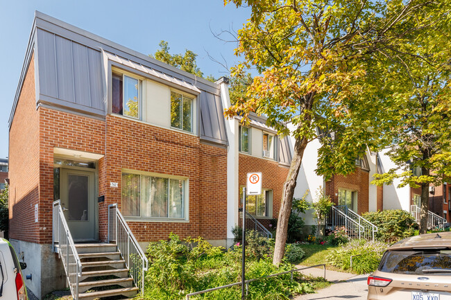 774 Saint-Martin Rue in Montréal, QC - Building Photo - Primary Photo